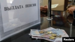 Пенсия рубль менен төлөнө баштады, Симферополь, 25.03.14.