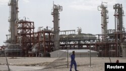 Iran -- An Iranian worker walks at a unit of of South Pars Gas field in Asalouyeh Seaport, north of Persian Gulf, November 19, 2015