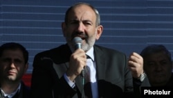 Ermenistanyň premýer-ministriniň wezipesini ýerine ýetirijisi Nikol Paşiniýan.