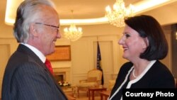 Presidentja e Kosovës Atifete Jahjaga takon ish të dërguarin e OKB-së për statusin, Albert Rohan
