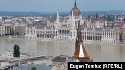 Budapesta politică la un pas de a intra la apă...