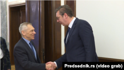 Ambasadori i Rusisë në Beograd, Aleksandar Botsan Harchenko, dhe presidenti i Serbisë, Aleksandar Vuçiq.