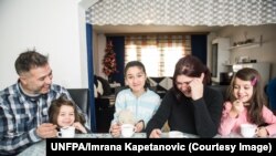 Mediha Bešić sa porodicom, UNFPA/Imrana Kapetanović