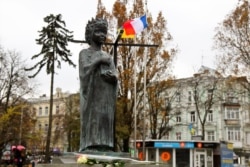 Пам'ятник у Києві королеві Франції Анні Київській, доньці Київського князя Ярослава Мудрого