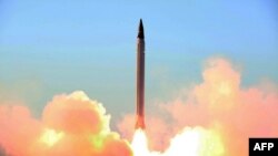 Pamje nga lansimi provues i raketës Emad të Iranit