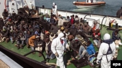 Spašeni migranti na italijanskom brodu, 15. april 2015