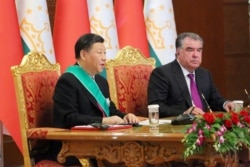 Chinese President Xi Jinping (left) and Tajik President Emomali Rahmon in Dushanbe in June 2019. China has built up a small but growing security presence in Tajikistan.