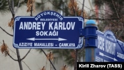 Rruga afër ambasadës ruse në Ankara, me emrin e ish ambasadorit të vrarë.