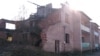 «Жить можно». Как в Псковской области сироту поселили в разрушенном доме