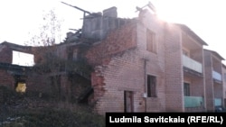 Сироте предоставили квартиру в разрушенном взрывом доме. Деревня Лукино, Красногородский район