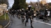 На трассе к востоку от Парижа полиция преследует машину 