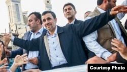 آقای احمدی‌نژاد پیشتر گفته بود که در یک سال باقی مانده تا انتخابات، تخریب‌ها علیه او غوغا می‌کند.