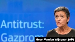 Margrethe Vestager egy brüsszeli sajtótájékoztatón 2018. május 18-án