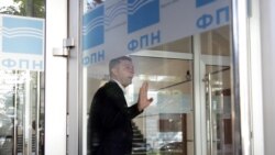 Nebojša Zelenović, gradonačelnik Šapca jedne od svega pet opština u Srbiji kojom do izbora 21. juna nije upravljao SNS, partija predsednika države. Na slici ispred Fakulteta političkih nauka u Beogradu, u vreme pokušaja dijaloga vlasti i opozicije, 9. avgusta 2019.