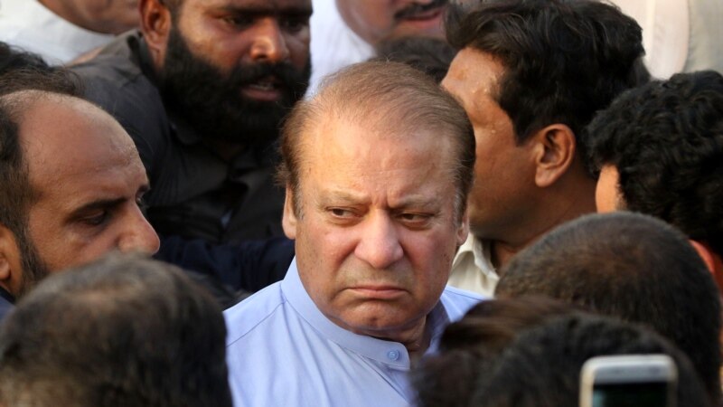 Пакистанскиот суд го ослободи поранешниот премиер Шариф  