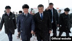 Ҷеенбековро дар фурудгоҳи Остона муовини нахуствазир Аскар Мамин пешвоз гирифт