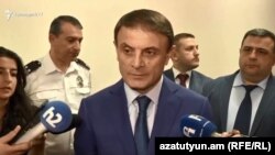 Armenia - Valeri Osipyan, chief of the Armenian police, speaks to reporters, 4 June 2018