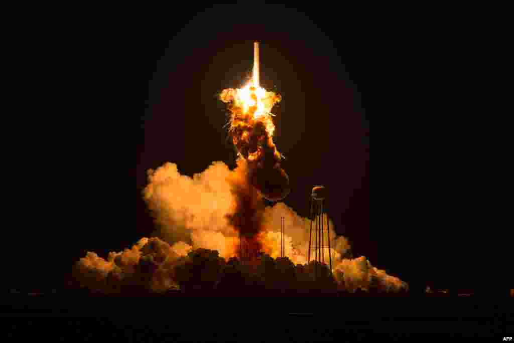 САД - Соединетите Држави планираат во август да ги изведат првите тестирања на крстосувачки ракети, кои пред повеќе од 30 години беа забранети со Договорот за нуклеарно вооружување со среден дострел, тврдат неименувани претставници на американската одбрана.