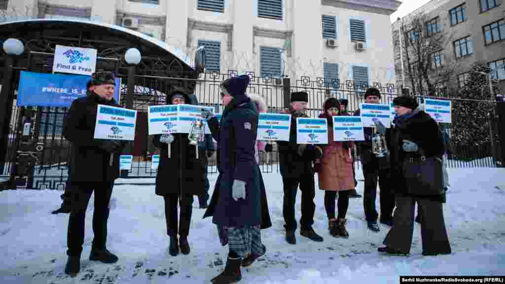 Представники російського посольства до активістів не вийшли