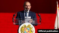 U.S. -- Armenian Prime Minister Nikol Pashinian speaks at a rally in Los Angeles, September 22, 2019.