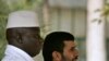 Eýranyň prezidenti Mahmut Ahmedinejad (sagda) we Gambiýanyň prezidenti Ýahýa Jammeh Tähranda, 2-nji dekabr 2006.