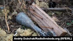 Частина міни у зруйнованому селі Піски неподалік Донецького аеропорту, грудень 2017 року