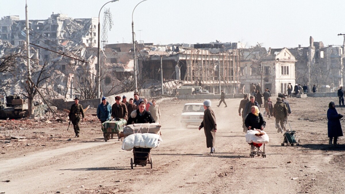 Закриев мэр грозного. Новые алды грозный. Площадь минутка грозный 1995 штурм. Грозный город 1995. Грозный город 1995.