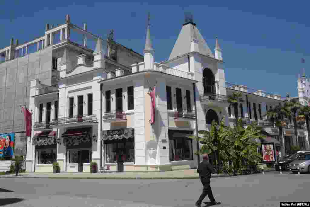Abhazia, Georgia 2016: Clădire în centrul orașului, Suhumi