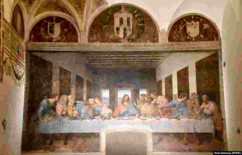 Leonardo da Vinci, Cina cea de Taină, frescă. Deasupra, în lunete, blazoanele familiei Sforza.