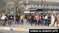 شماری از معترضان در میدان تحریر بغداد