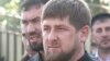 "Рос с матерью на чужбине". Власти Чечни объяснили поступок дравшегося на митинге Джумаева