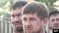 Глава Чечни Рамзан Кадыров (на переднем плане) и спикер парламента Чечни Магомед Даудов