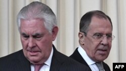 Rex Tillerson i Sergej Lavrov na press konferenciji u Moskvi 12. aprila 2017.