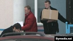 Police seize computers and other materials from Radio Racyja's offices in Minsk. 