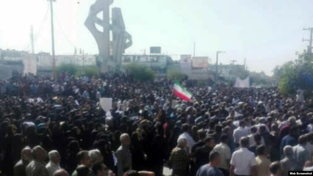 در پی رشته تظاهرات سراسری دیماه ایران شهرهای گوناگون کشور شاهد گردهماییهای اعتراضی به دلایل و اشکال مختلف بوده اند