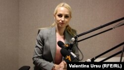 Marina Tauber în studioul Europei Libere de la Chișinău