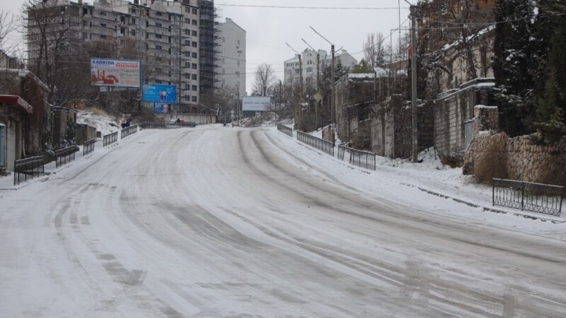 В Севастополь идет похолодание: власти сообщили, что готовят песок и соль