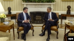 Андерс Фоґ Расмуссен (л) і Барак Обама (п) під час зустрічі у Вашингтоні, 8 липня 2014 року