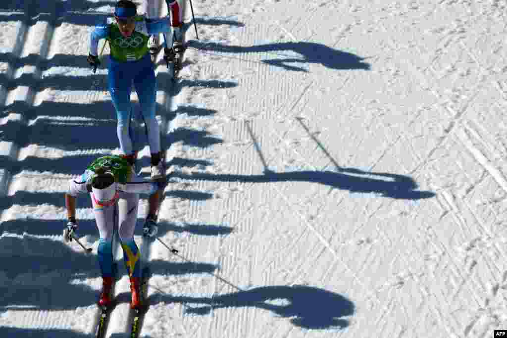 Sweden's Emma Wiken, in front, and Finland's Aino-Kaisa Saarinen compete in the women's cross-country skiing 4x5km relay. (AFP/Kirril Kudryavtsev)