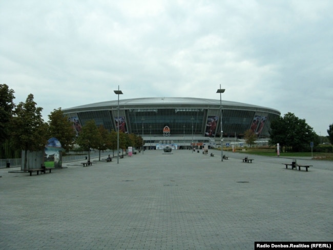 Центральная аллея у «Донбасс-Арены»