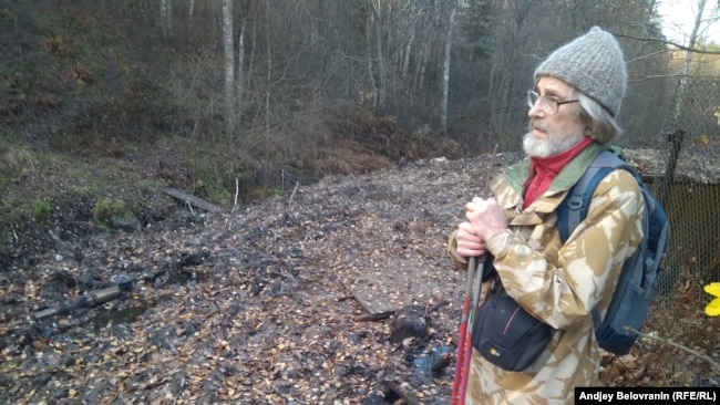 Алексей Никаноров на месте, где мальчик провалился в грязь