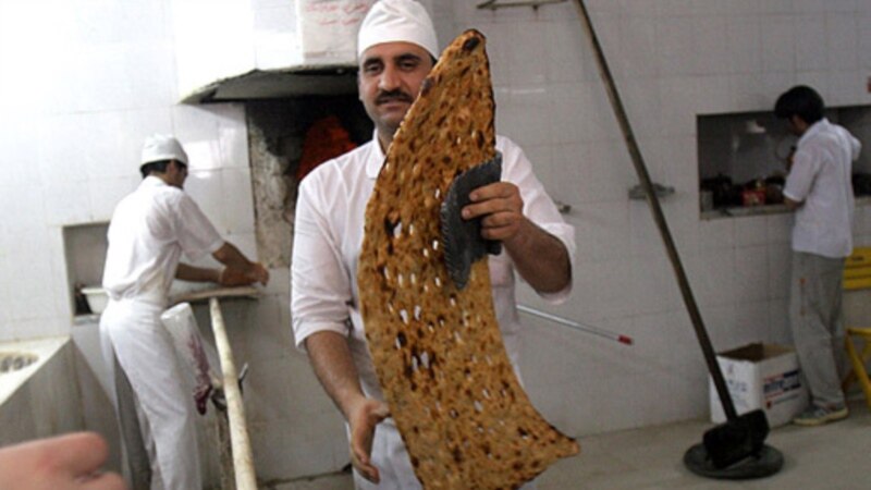 وزارت کشور صدور کارت یارانه نان را تکذیب کرد؛ مخبر: یارانه با کوپن الکترونیکی پرداخت می‌شود 