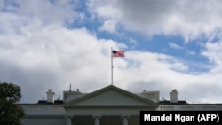 Фрагмент здания Белого дома в Вашингтоне, США.