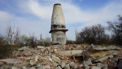 Развалины башни-фундамента радиотелескопической антенны в Школьном, 2017 год