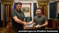 Ярослав Янушевич разом з президентом України Володимиром Зеленським