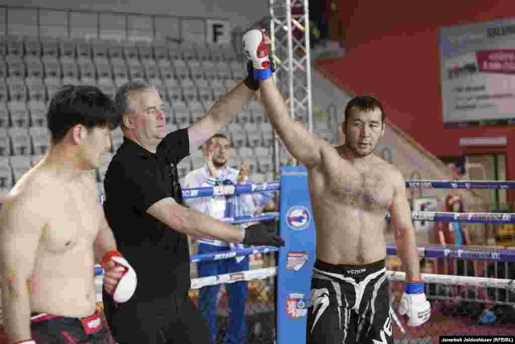 84 кг салмактагы Данияр Абдибаев түштүк кореялык каршылашы Квак Юн Сапты женди