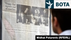 Ekspozita e organizuar për të shënuar dy dekada të Marrëveshjes së Dejtonit në Bibliotekën Universitare në Sarajevë. Nëntor, 2015.