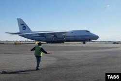 Ruski teretni avion koji je prevozio medicinsku opremu sletio je 1. aprila na međunarodni aerodrom "Džon F. Kenedi”.