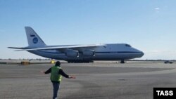 Ruski teretni avion koji je prevozio medicinsku opremu sletio je 1. aprila na međunarodni aerodrom "Džon F. Kenedi”.