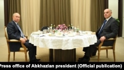 Владимир Путин и Аслан Бжания